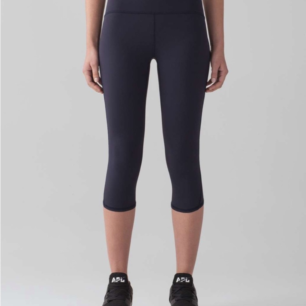 Lululemon High Rise Train Times Crop Leggings Navy Luxtreme sz 8 Like New EUC - Picture 2 of 6